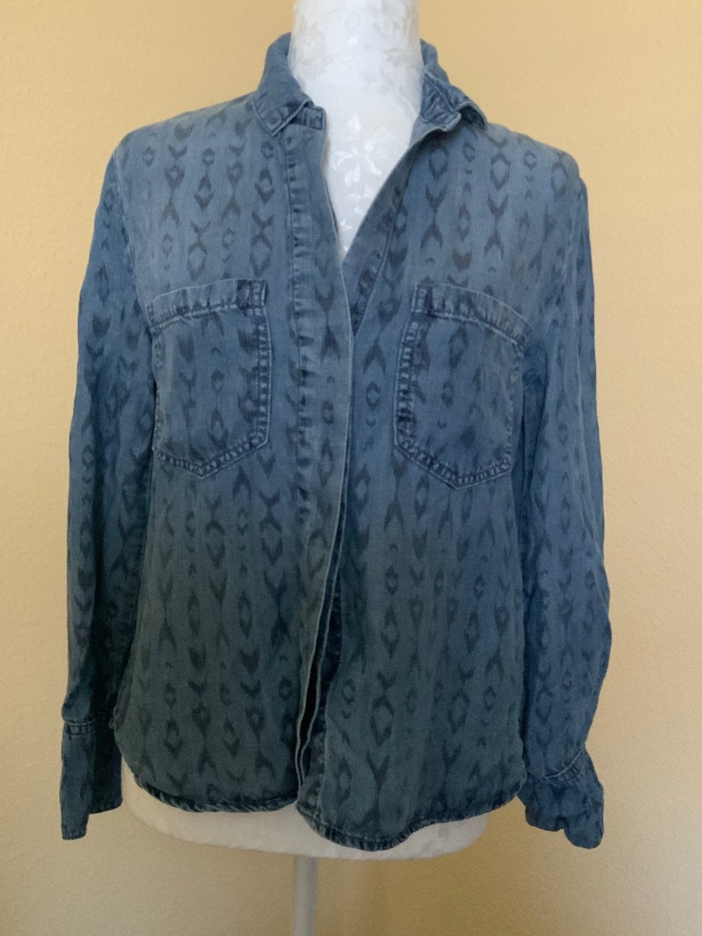 Cloth and Stone Women's Chambray Patterned Shirt
